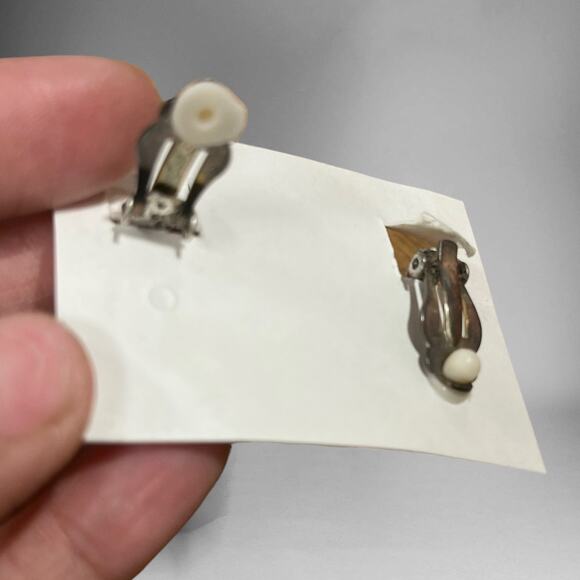 Vintage Stone Silver Tone Clip on Earrings Grannycore Fancy Jewels Old Money - Picture 6 of 6